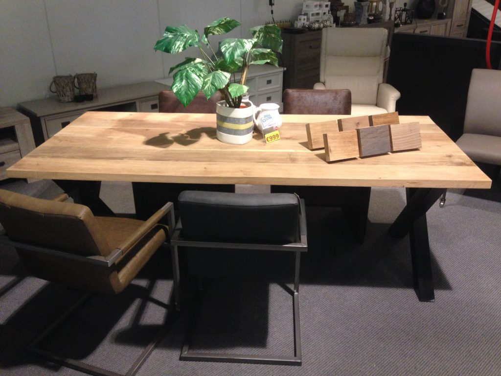 eetkamertafel met zwarte x poten