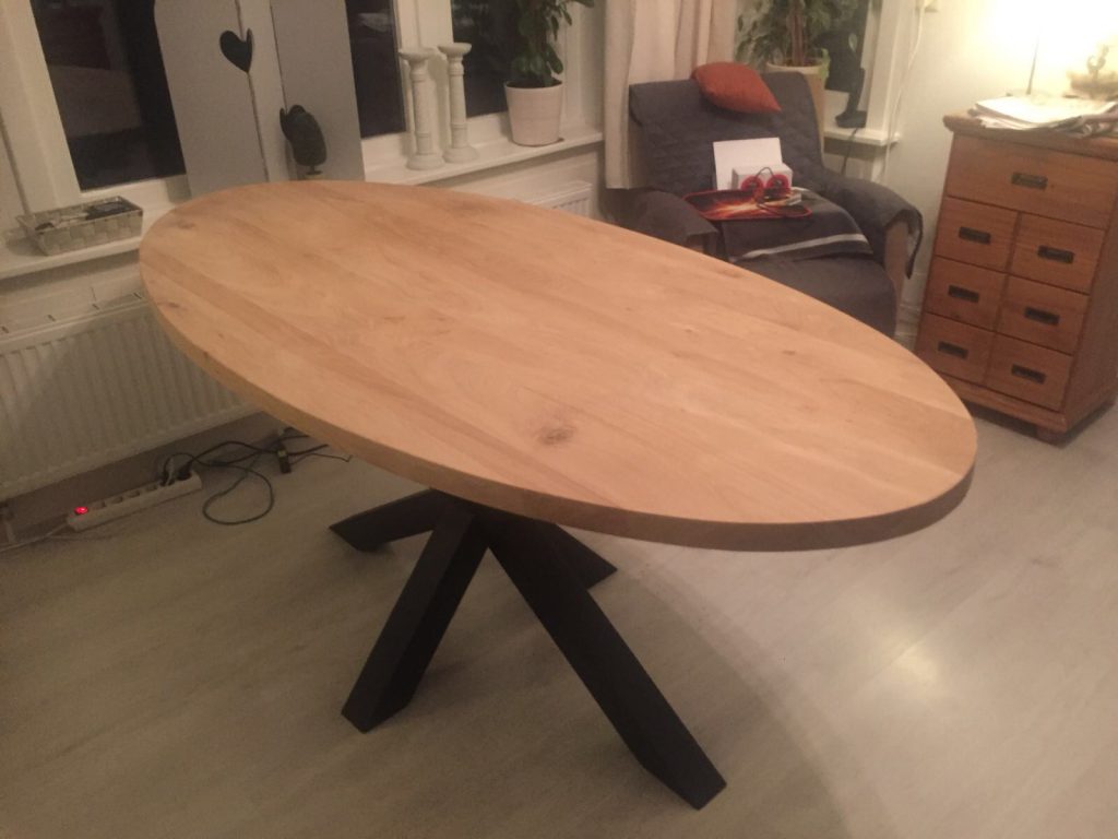 eetkamer tafel met unieke x poot